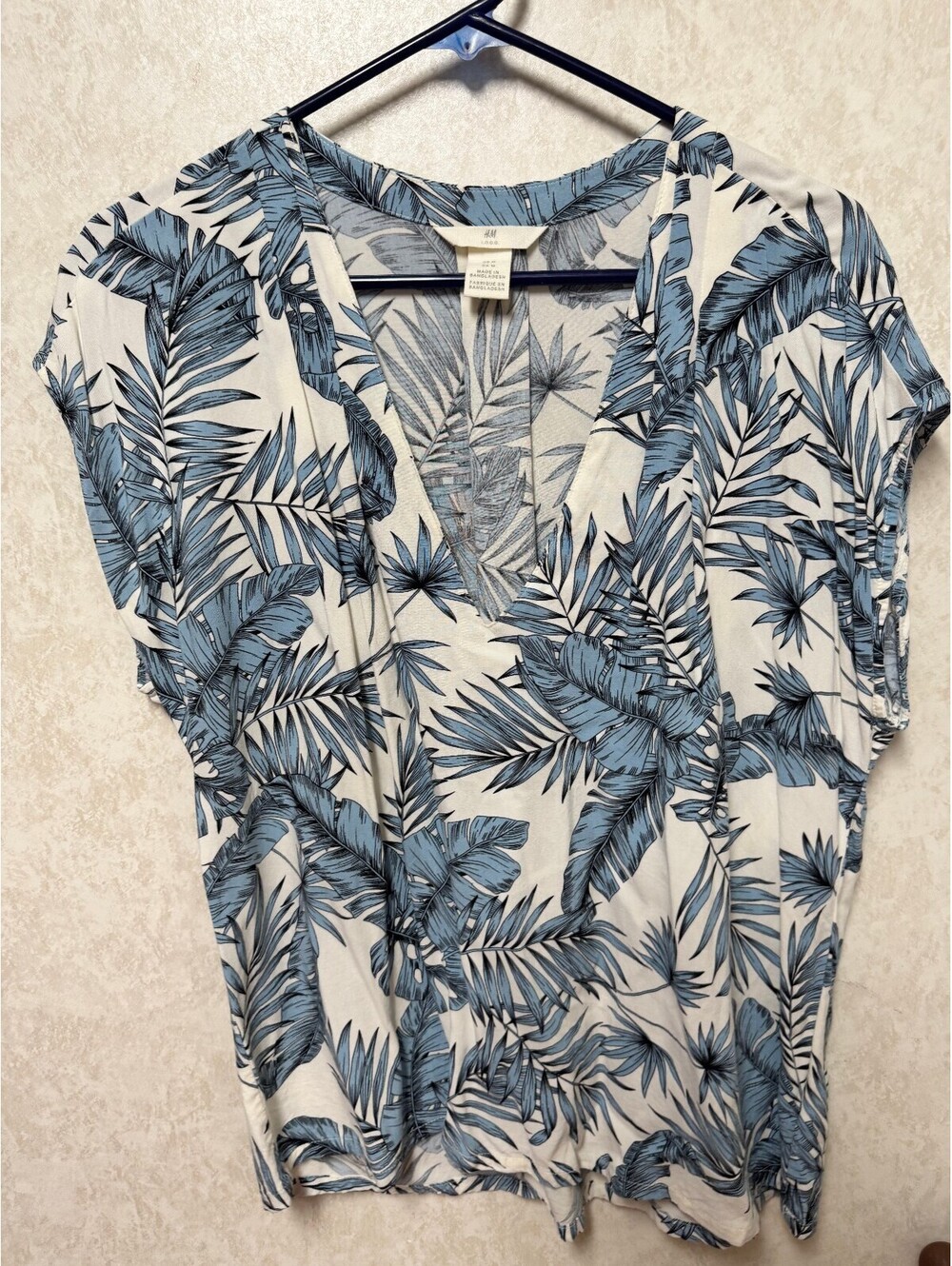 H&M L.O.G.G. Women's Tropical Leaf Print V-Neck Top Blue White Size M